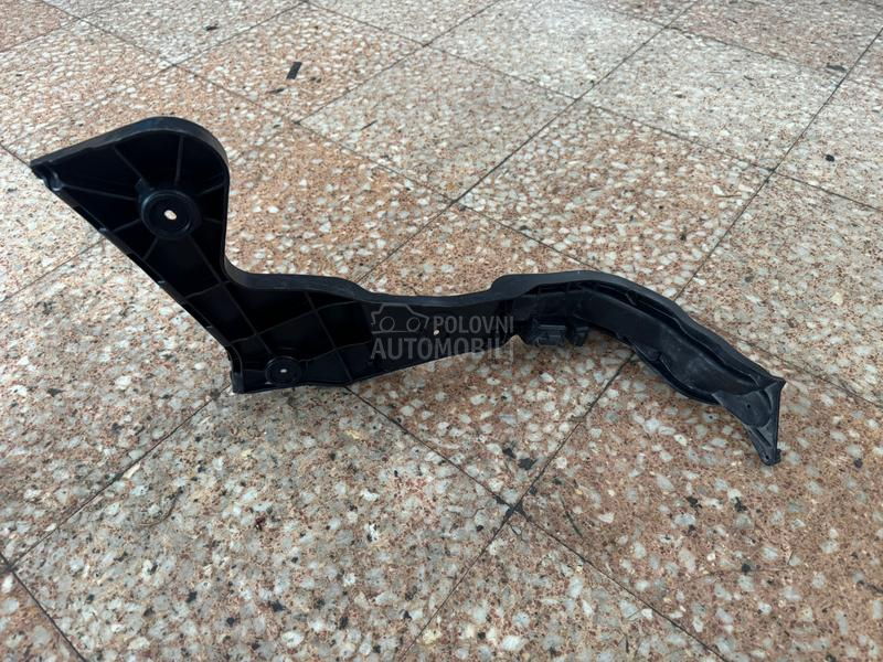 nosac zadnjeg branika desni