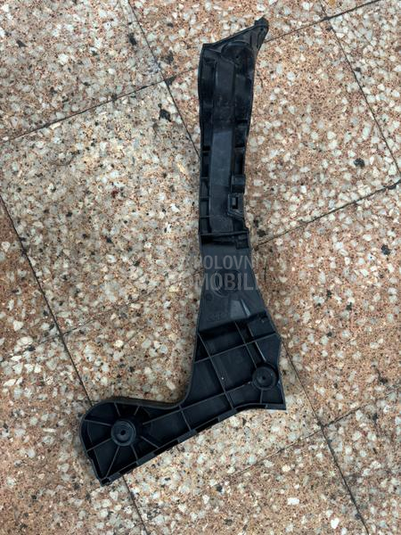 nosac zadnjeg branika desni