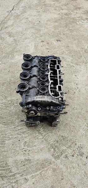 Glava motora sa bregastama