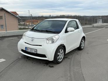 Toyota iQ 