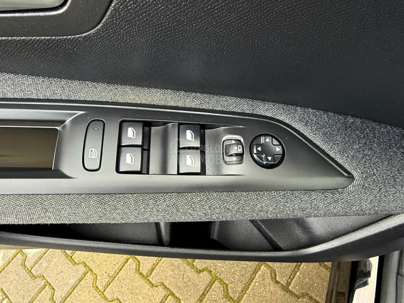 Peugeot 3008 1.2 ACTIVE/AUT