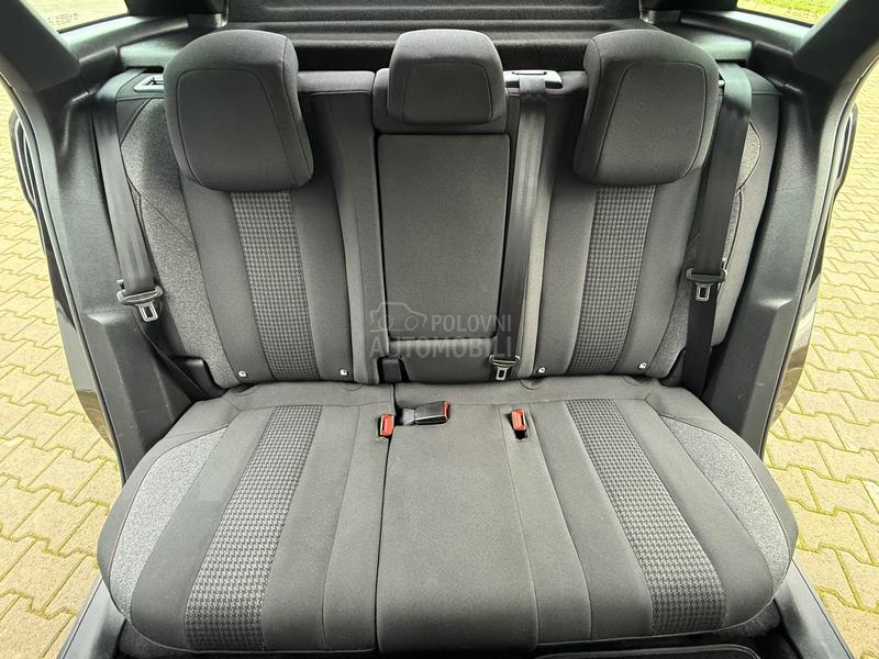 Peugeot 3008 1.2 ACTIVE/AUT