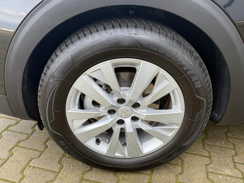 Peugeot 3008 1.2 ACTIVE/AUT