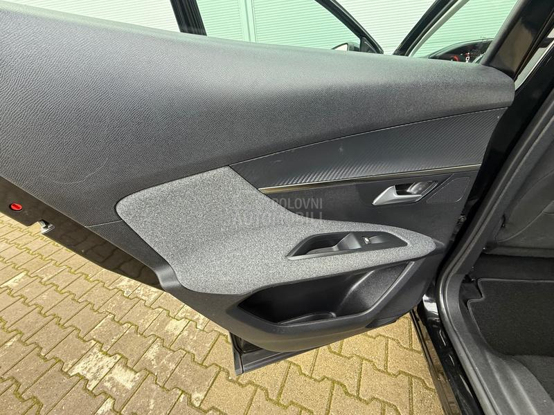 Peugeot 3008 1.2 ACTIVE/AUT