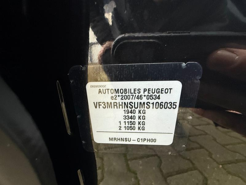 Peugeot 3008 1.2 ACTIVE/AUT