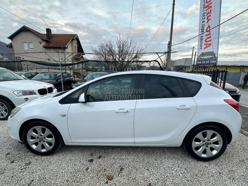 Opel Astra J 
