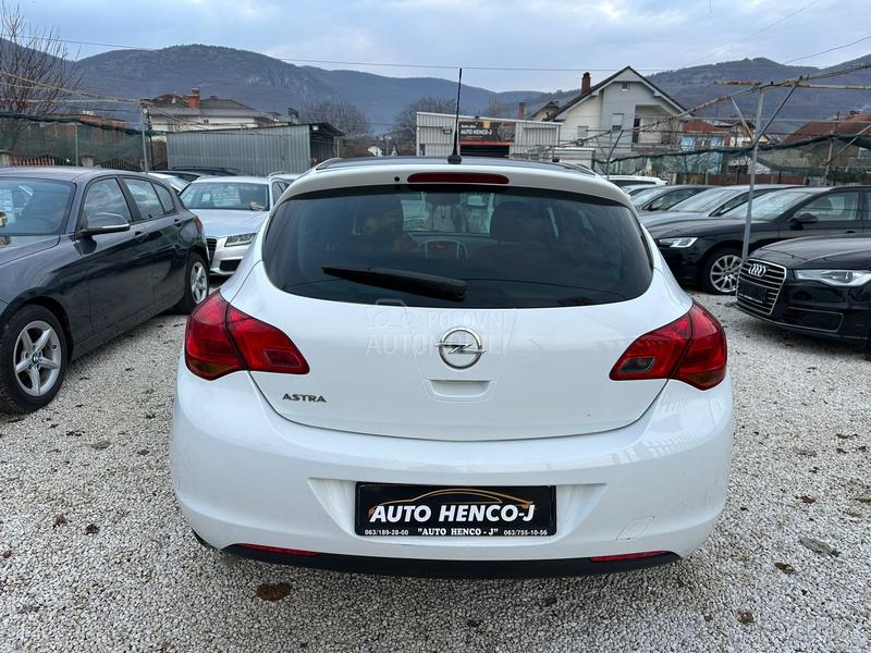 Opel Astra J 