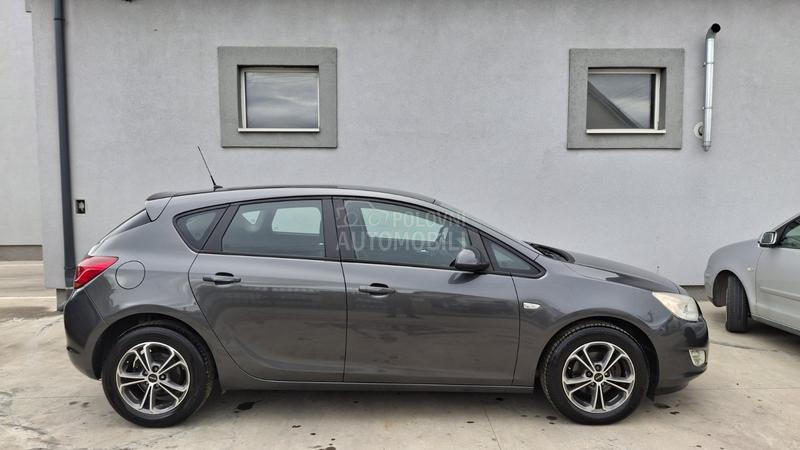 Opel Astra J 1.6 EcoFlex