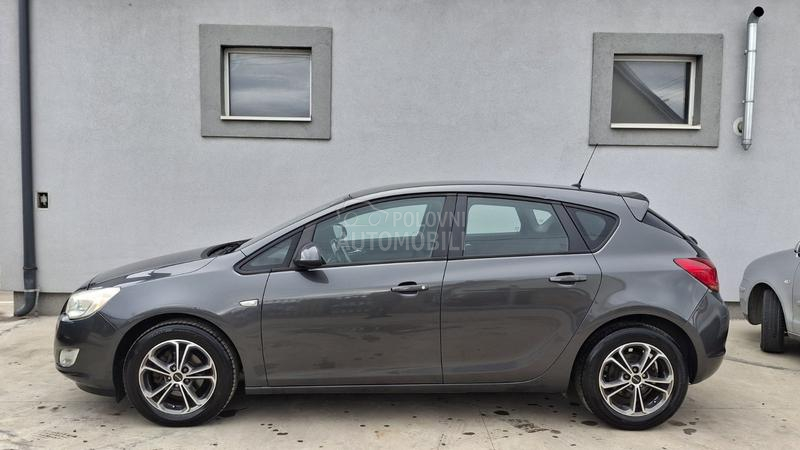 Opel Astra J 1.6 EcoFlex