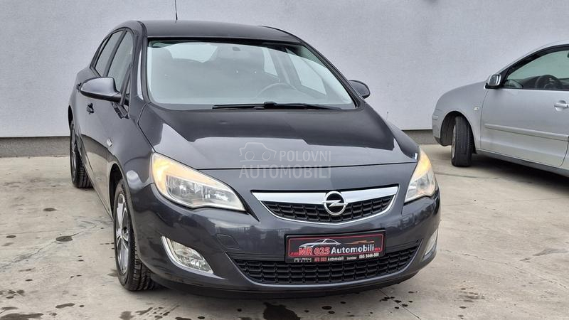 Opel Astra J 1.6 EcoFlex