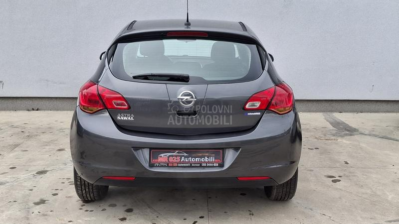 Opel Astra J 1.6 EcoFlex