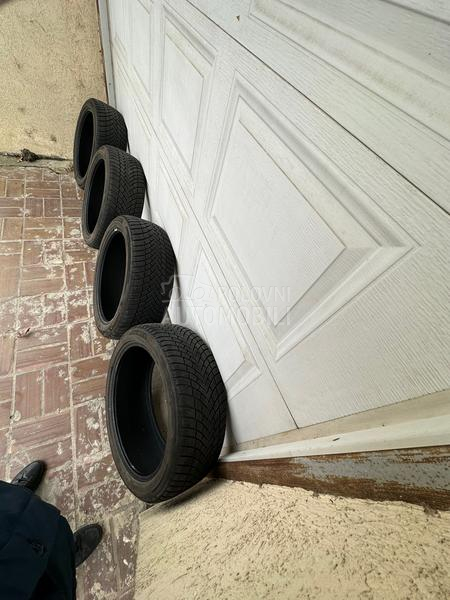 Barum 225/45 R19 Zimska