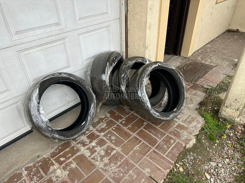 Barum 225/45 R19 Zimska