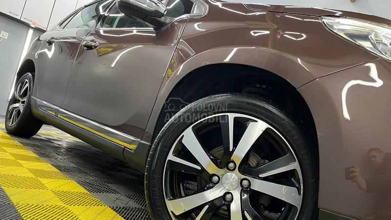 Peugeot 2008 URBAN CROSS