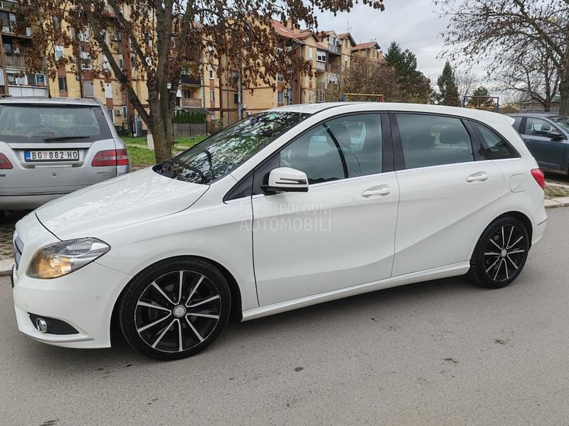 Mercedes Benz B 180 