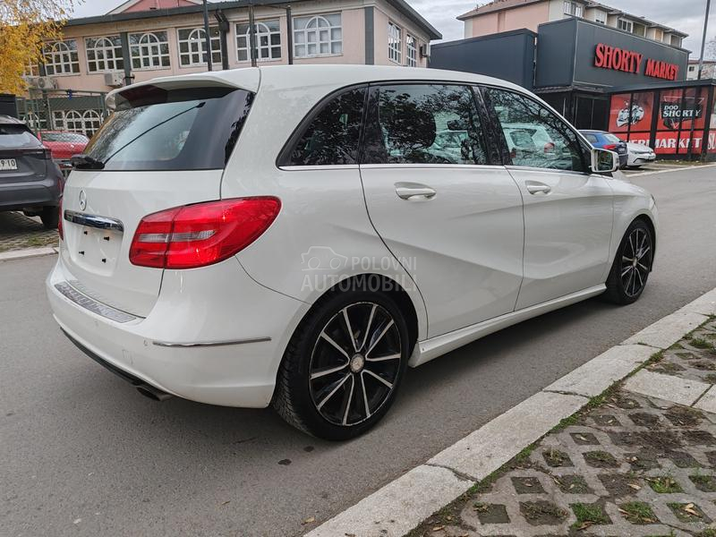 Mercedes Benz B 180 