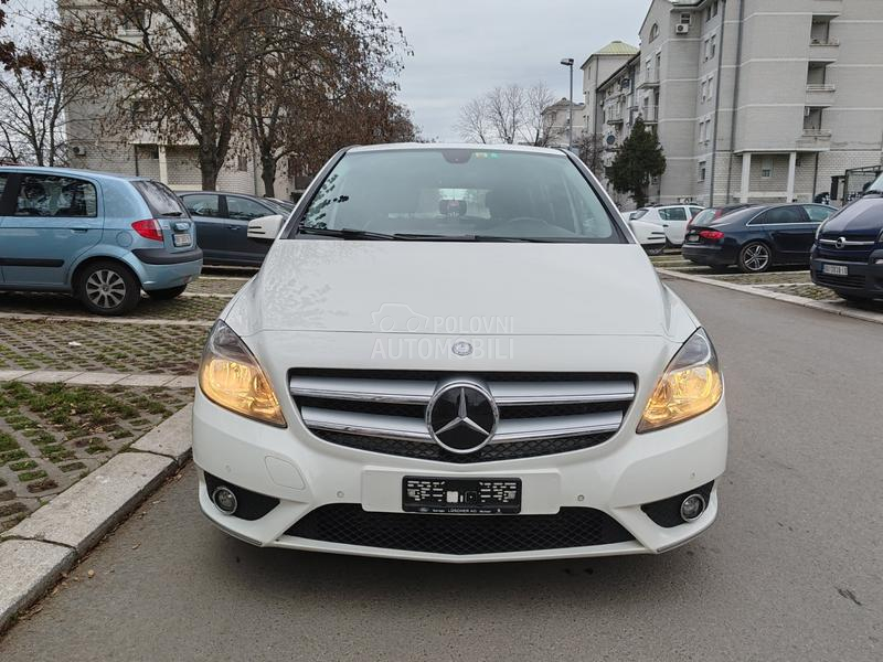 Mercedes Benz B 180 