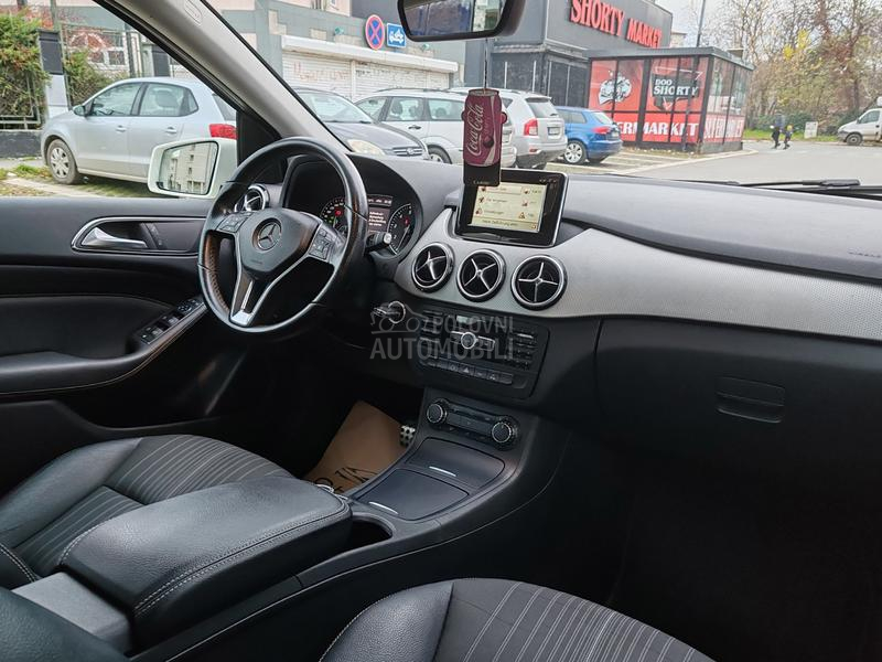Mercedes Benz B 180 