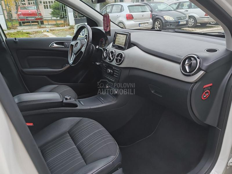 Mercedes Benz B 180 