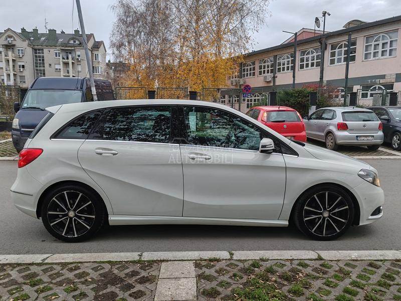 Mercedes Benz B 180 