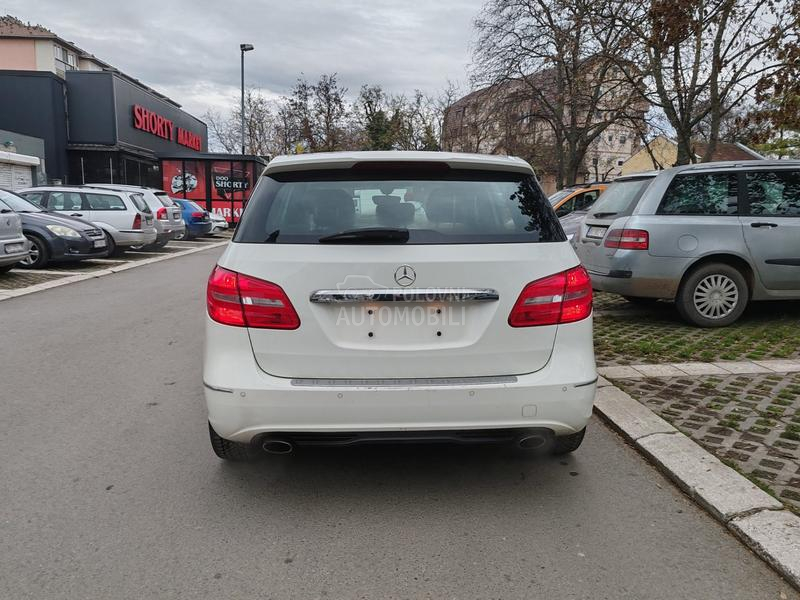 Mercedes Benz B 180 