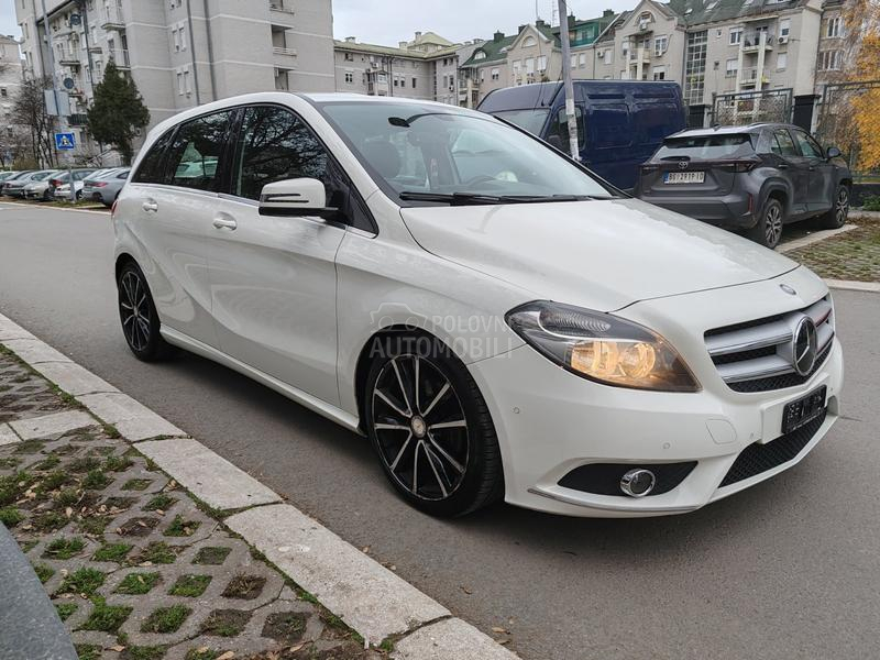 Mercedes Benz B 180 