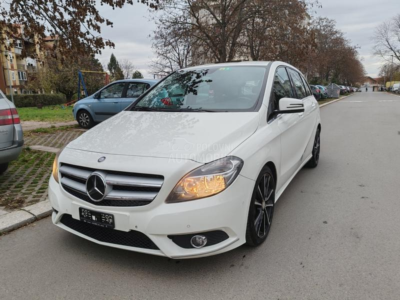 Mercedes Benz B 180 