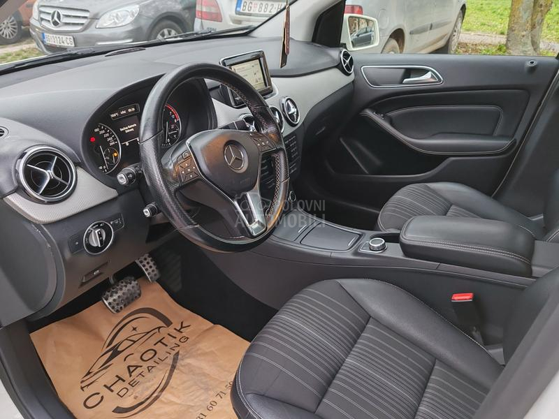 Mercedes Benz B 180 