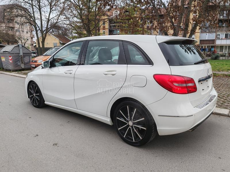 Mercedes Benz B 180 