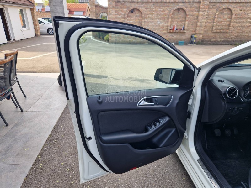 Mercedes Benz B 180 EXECUTIVE