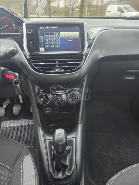Peugeot 208 1,2 Allure