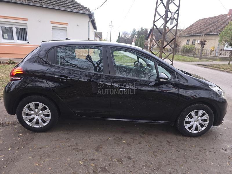 Peugeot 208 1,2 Allure