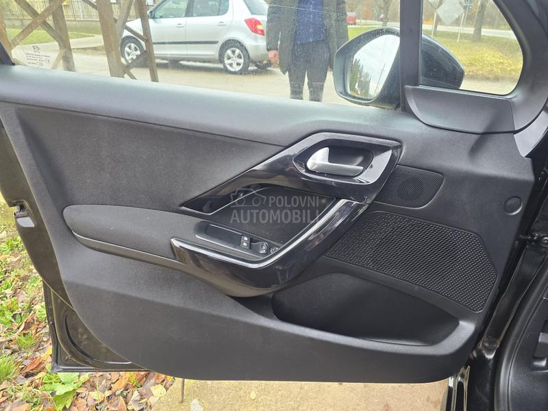 Peugeot 208 1,2 Allure