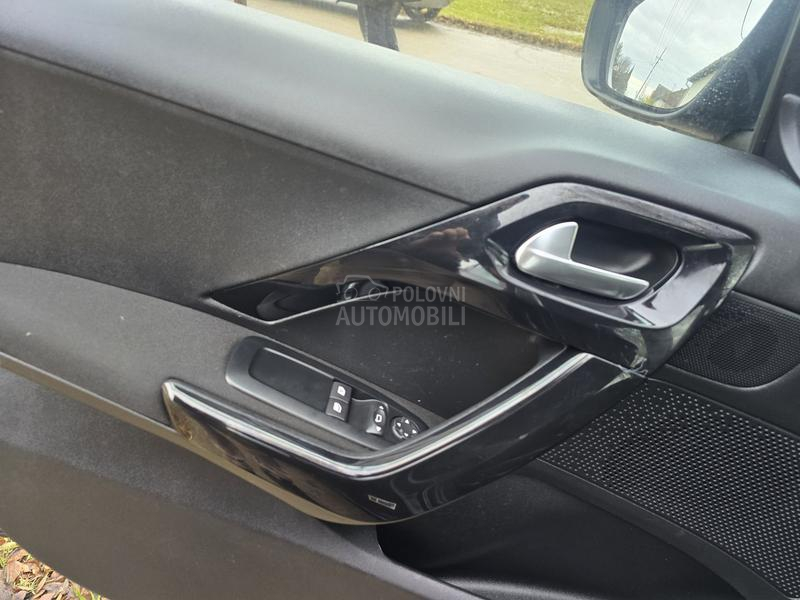 Peugeot 208 1,2 Allure
