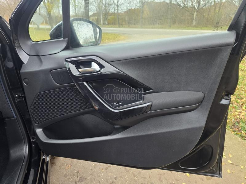 Peugeot 208 1,2 Allure
