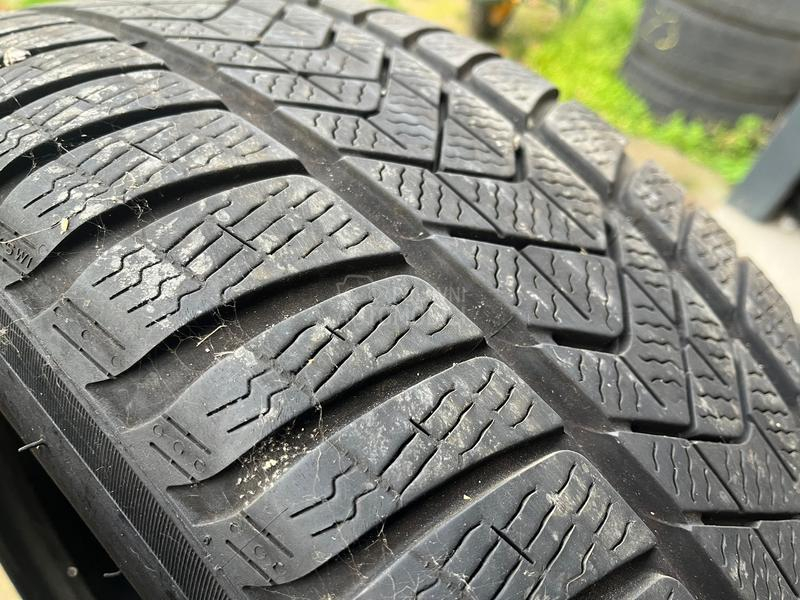 Pirelli 245/50 R19 Zimska