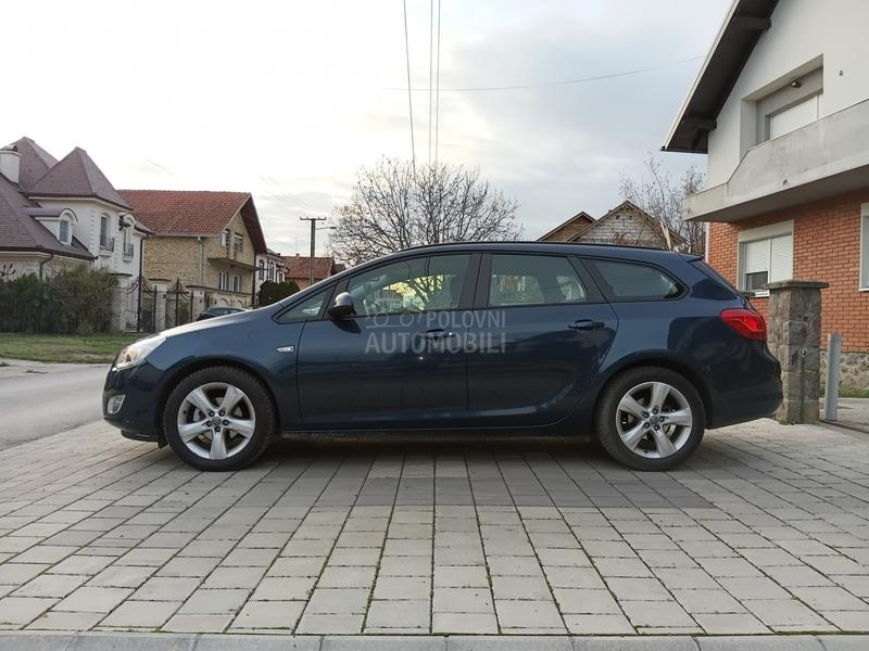 Opel Astra J 1.4 sport