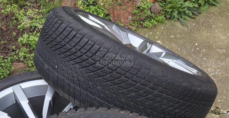 Goodyear 235/45 R18 Zimska