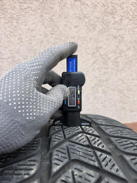 Pirelli 235/60 R18 Zimska