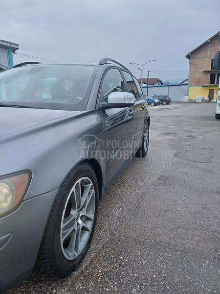 Volvo V50 