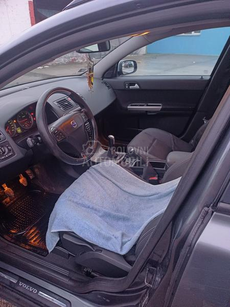 Volvo V50 