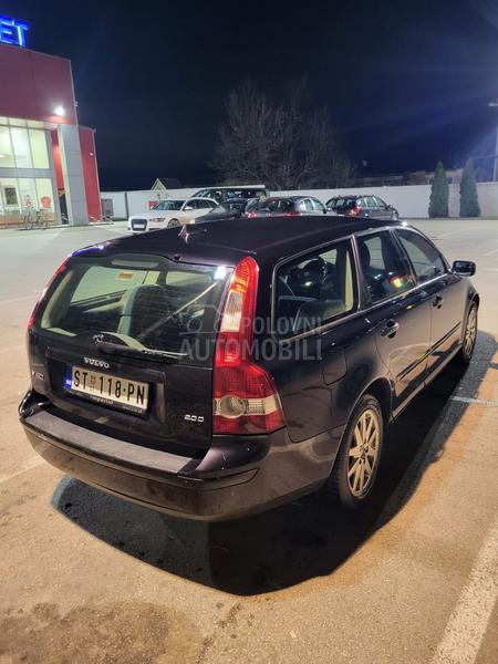 Volvo V50 