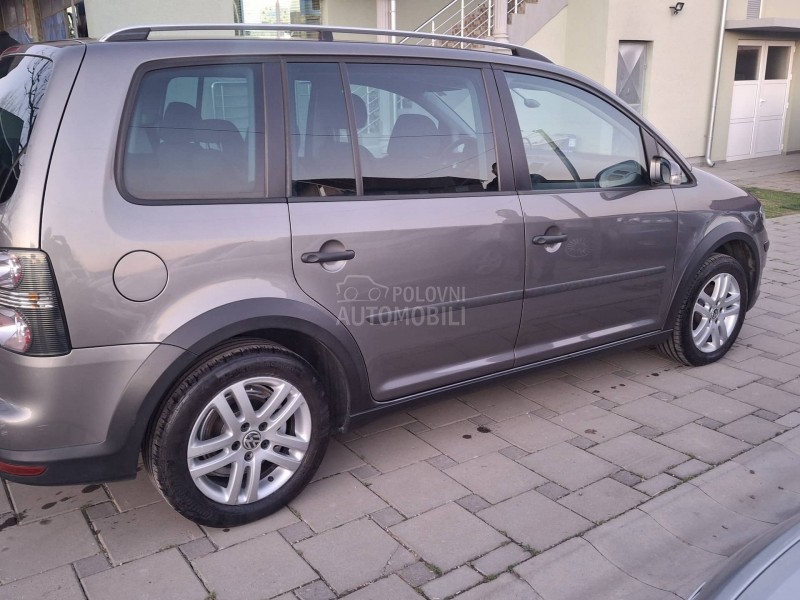 Volkswagen Touran CROSS