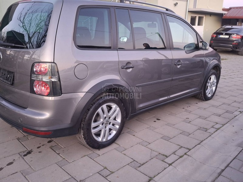 Volkswagen Touran CROSS