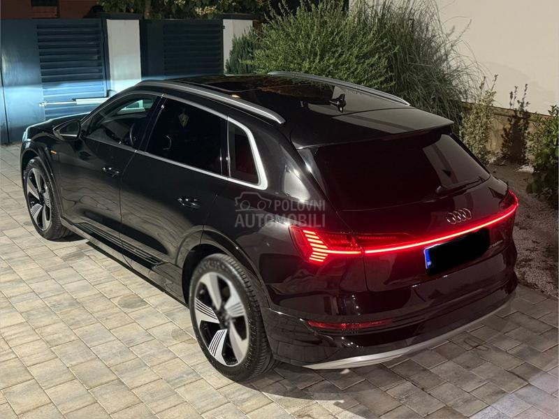 Audi e-tron 