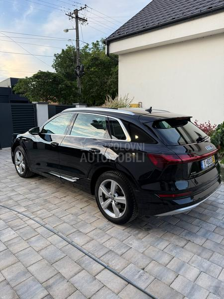 Audi e-tron 