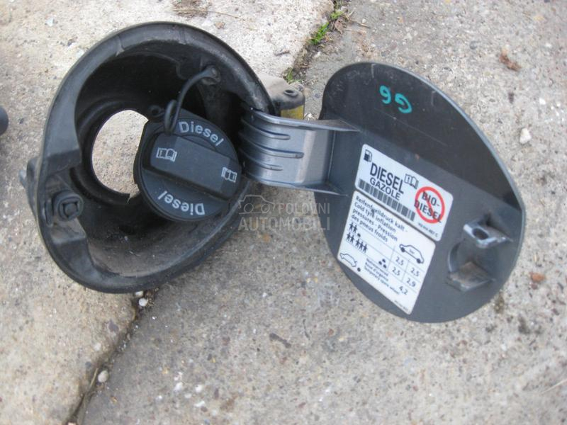 Poklopac rezervoara sa cepom