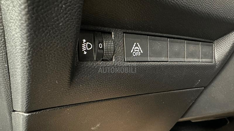 Peugeot 208 BUSINES PACK V.SERV