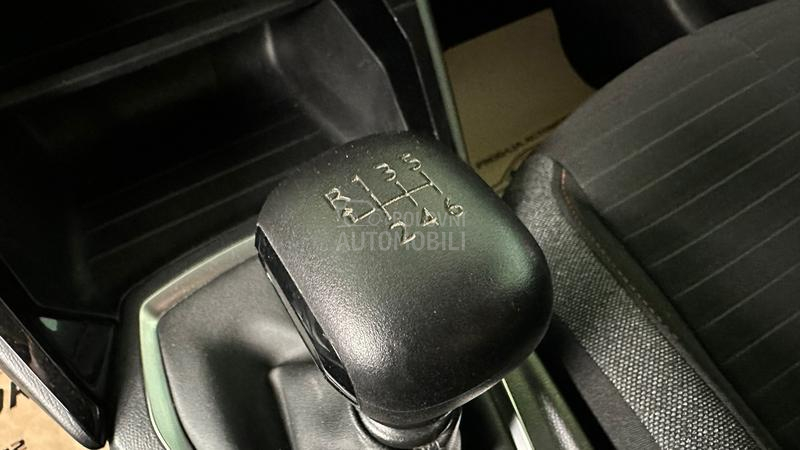 Peugeot 208 BUSINES PACK V.SERV