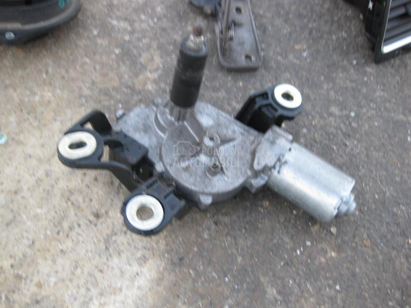 Motoric zadnjeg brisaca